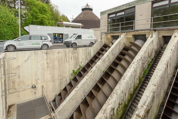 Wartung am Notstromaggregat, Klaehrwerk Ehrang