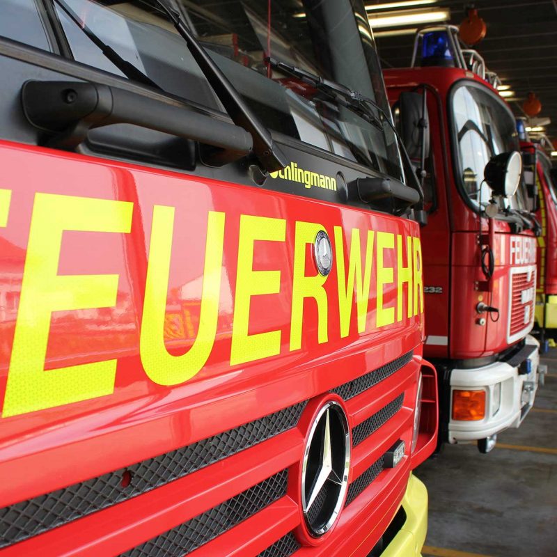 Die Fahrzeughalle der Feuerwache in Ingelheim. Im Keller darunter befindet das Notstromaggregat.